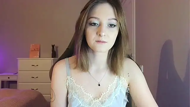 white liillyy online show from 04.25.26