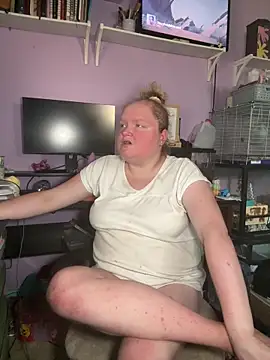 Snapshot of KadiSparkle chatting on 09.18.25 KadiSparkle online show from 09.18.25