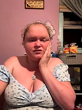 Snapshot of KadiSparkle chatting on 09.30.25 KadiSparkle online show from 09.30.25