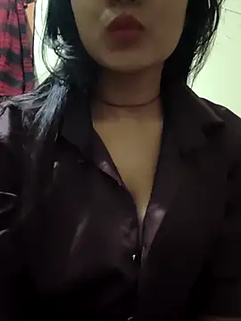 Snapshot of RAYI_Queen_2 chatting on 11.08.25 RAYI Queen 2 online show from 11.08.25