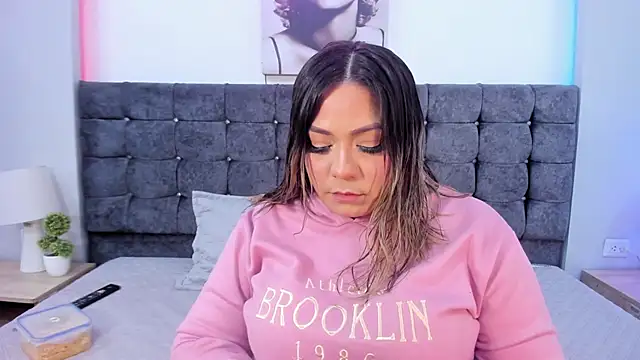 isabella horney  online show from 09.29.25