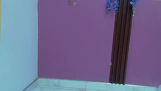 skinnybarbie022 online show from 10.17.25