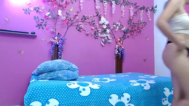 skinnybarbie022 online show from 05.18.26