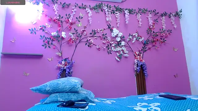 Snapshot of skinnybarbie022 chatting on 06.22.26 skinnybarbie022 online show from 06.22.26