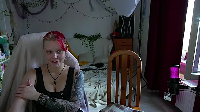 Snapshot of Sova173 chatting on 09.10.25 Sova173 online show from 09.10.25