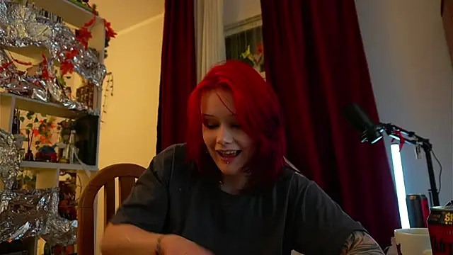 Snapshot of Sova173 chatting on 11.28.25 Sova173 online show from 11.28.25