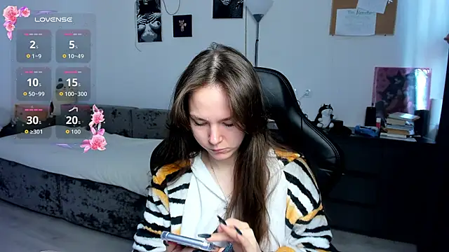 cute little ass online show from 04.01.26