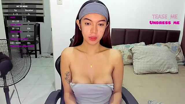 Snapshot of EmmaCoxxx24 chatting on 11.01.25 EmmaCoxxx24 online show from 11.01.25