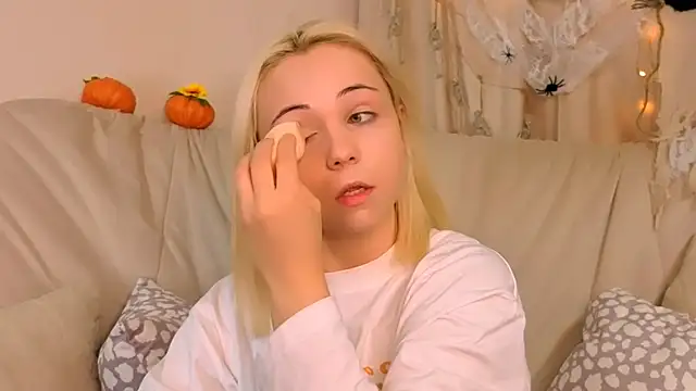 Charlotte Colinss online show from 10.20.25