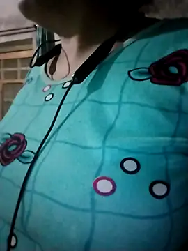 Snapshot of Sexey-Rani chatting on 10.30.25 Sexey-Rani online show from 10.30.25