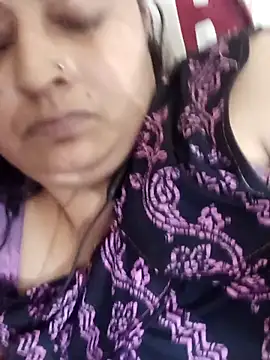 Snapshot of Sexey-Rani chatting on 11.16.25 Sexey-Rani online show from 11.16.25