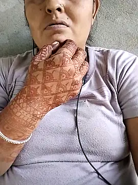 Snapshot of Sexey-Rani chatting on 11.28.25 Sexey-Rani online show from 11.28.25