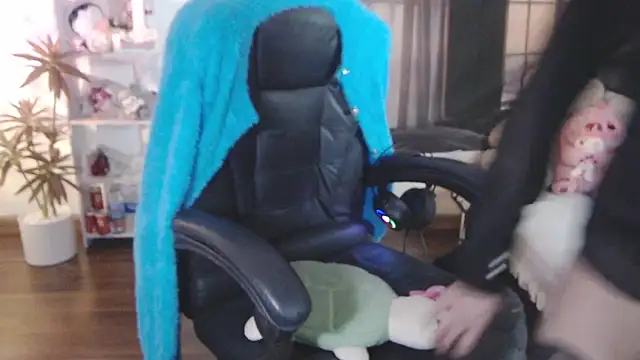 Suzie Wet Cave online show from 10.24.25