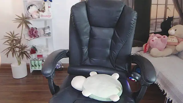 Suzie Wet Cave online show from 10.28.25