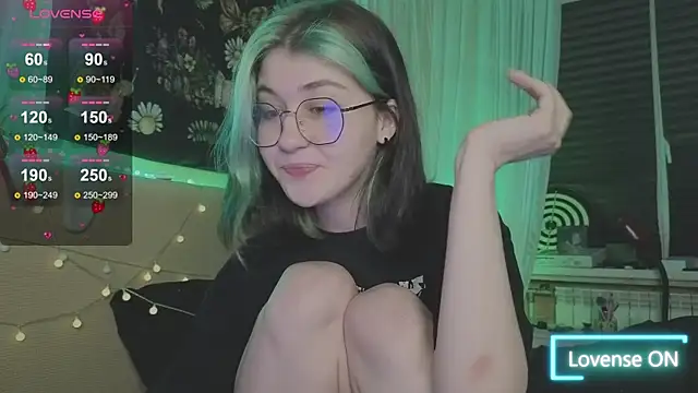 Snapshot of Miko_Meow chatting on 04.06.26 Miko Meow online show from 04.06.26