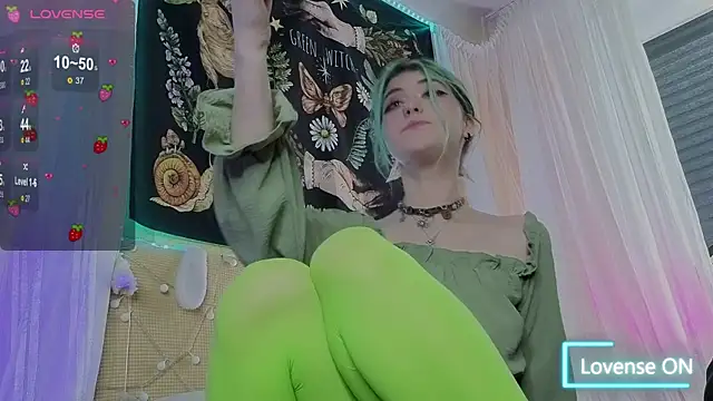 Snapshot of Miko_Meow chatting on 05.08.26 Miko Meow online show from 05.08.26