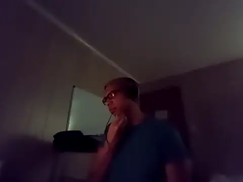 Snapshot of NaturalBeautyQueen chatting on 09.24.25 NaturalBeautyQueen online show from 09.24.25