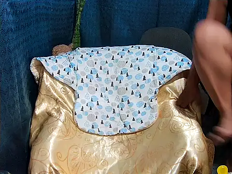 Snapshot of FlowerSexy chatting on 11.01.25 FlowerSexy online show from 11.01.25