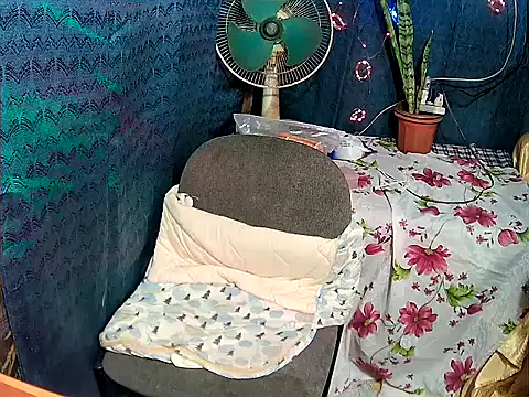 Snapshot of FlowerSexy chatting on 11.25.25 FlowerSexy online show from 11.25.25