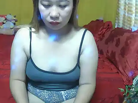 Strawberryyou online show from 11.18.25