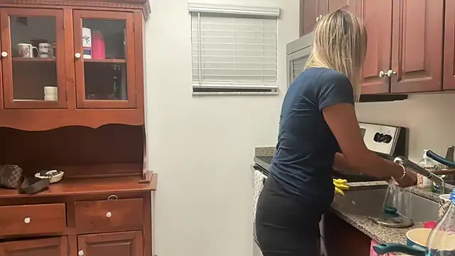 Snapshot of prettyykitty22 chatting on 11.03.25 prettyykitty22 online show from 11.03.25