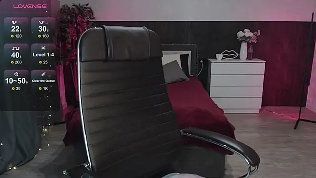 Snapshot of Sexy_Alexia69 chatting on 10.17.25 Sexy Alexia69 online show from 10.17.25