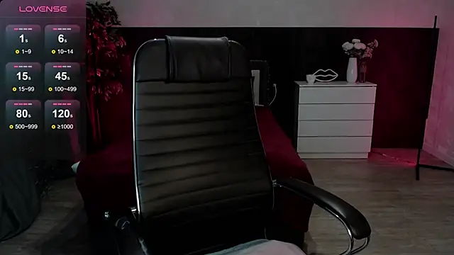 Snapshot of Sexy_Alexia69 chatting on 10.19.25 Sexy Alexia69 online show from 10.19.25