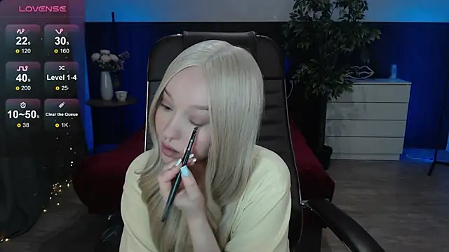 Snapshot of Sexy_Alexia69 chatting on 10.26.25 Sexy Alexia69 online show from 10.26.25