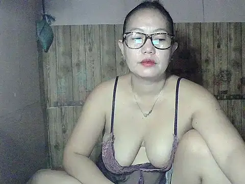 Snapshot of Pinay_BigTits69 chatting on 10.27.25 Pinay BigTits69 online show from 10.27.25
