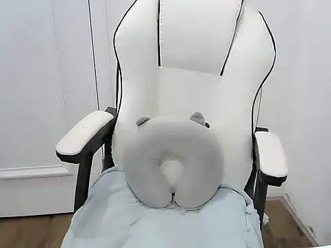 Snapshot of Katy_nguyen2k2 chatting on 09.15.25 Katy nguyen2k2 online show from 09.15.25