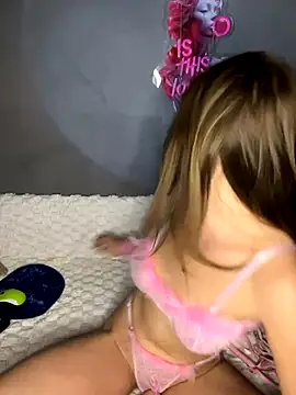 Snapshot of MiraSnis chatting on 10.20.25 MiraSnis online show from 10.20.25