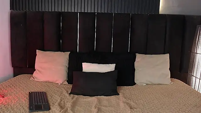 Snapshot of Dominic_ghost chatting on 09.24.25 Dominic ghost online show from 09.24.25