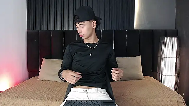 Snapshot of Dominic_ghost chatting on 09.28.25 Dominic ghost online show from 09.28.25