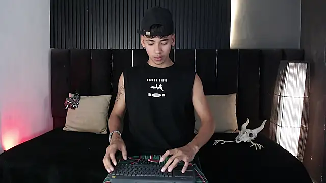 Snapshot of Dominic_ghost chatting on 10.14.25 Dominic ghost online show from 10.14.25