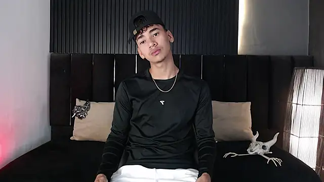 Snapshot of Dominic_ghost chatting on 10.22.25 Dominic ghost online show from 10.22.25