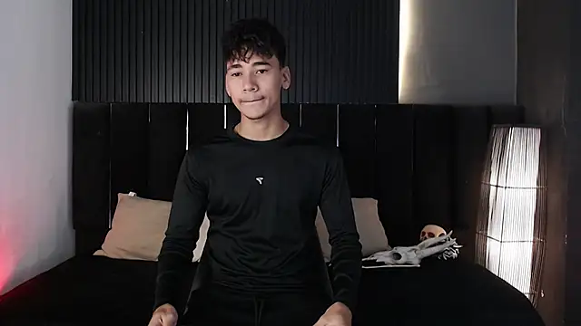 Snapshot of Dominic_ghost chatting on 10.24.25 Dominic ghost online show from 10.24.25