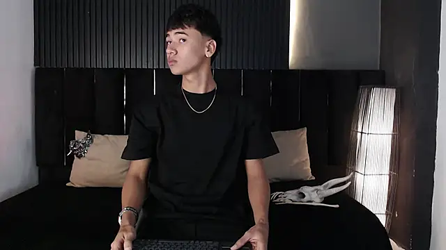 Snapshot of Dominic_ghost chatting on 10.27.25 Dominic ghost online show from 10.27.25