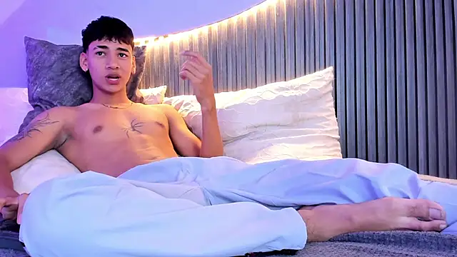 Snapshot of Dominic_ghost chatting on 11.08.25 Dominic ghost online show from 11.08.25