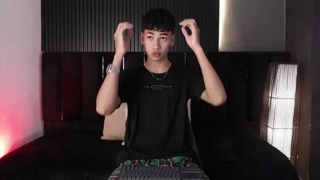 Snapshot of Dominic_ghost chatting on 11.13.25 Dominic ghost online show from 11.13.25