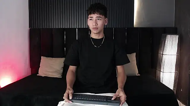 Snapshot of Dominic_ghost chatting on 11.25.25 Dominic ghost online show from 11.25.25