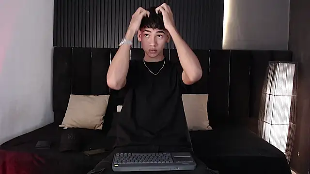 Snapshot of Dominic_ghost chatting on 11.30.25 Dominic ghost online show from 11.30.25