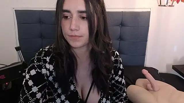 Snapshot of elowen_halley1 chatting on 09.19.25 elowen halley1 online show from 09.19.25