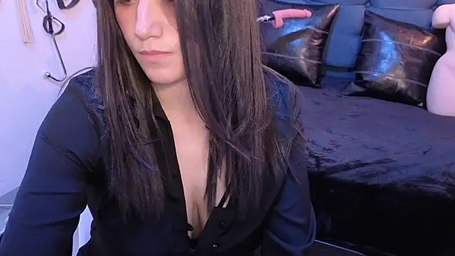 Snapshot of elowen_halley1 chatting on 10.17.25 elowen halley1 online show from 10.17.25