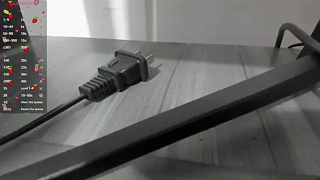 Snapshot of LiloTorontoo chatting on 09.20.25 LiloTorontoo online show from 09.20.25