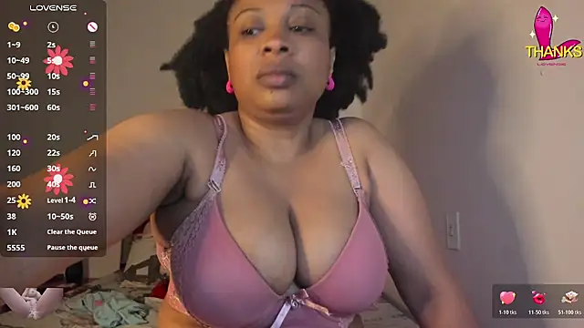 Snapshot of LiloTorontoo chatting on 02.25.26 LiloTorontoo online show from 02.25.26