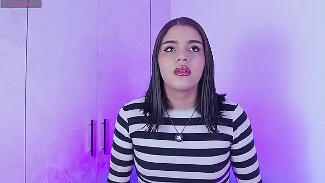 Snapshot of lizzywindsor chatting on 01.13.26 lizzywindsor online show from 01.13.26