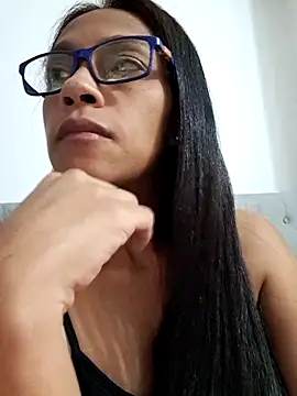 sarah garcia  online show from 06.06.26