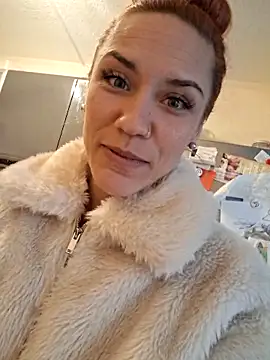 Snapshot of SlimBellaa chatting on 10.31.25 SlimBellaa online show from 10.31.25