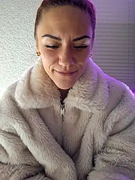 Snapshot of SlimBellaa chatting on 11.25.25 SlimBellaa online show from 11.25.25