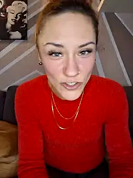 Snapshot of SlimBellaa chatting on 12.19.25 SlimBellaa online show from 12.19.25